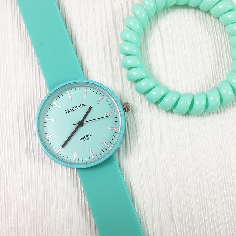 ساعت مچی اسپرت ساده TAQIYA + دستبند سیم تلفنی (سبز)