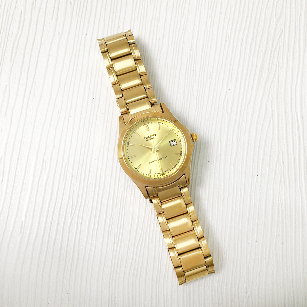 ساعت مچی فلزی تقویم دار طرح Casio + دستبند بی نهایت (طلایی / زنانه)